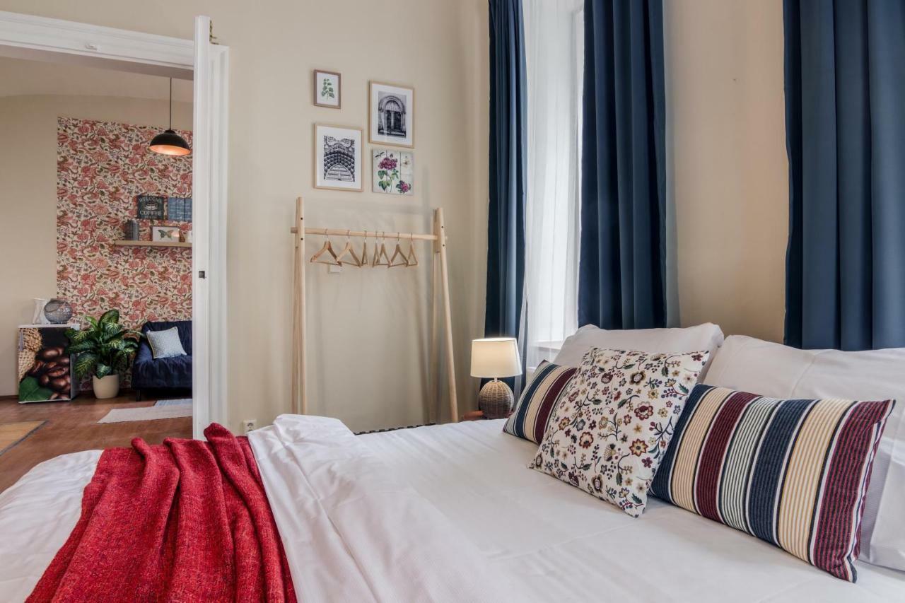 Prague Apt Near Charles Bridge By Michal&Friends Exteriör bild