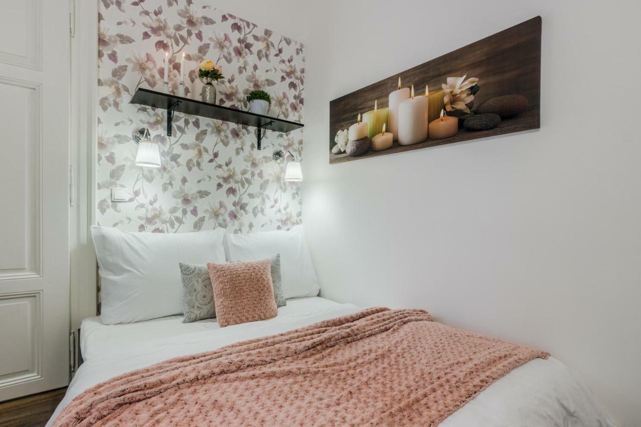 Prague Apt Near Charles Bridge By Michal&Friends Exteriör bild
