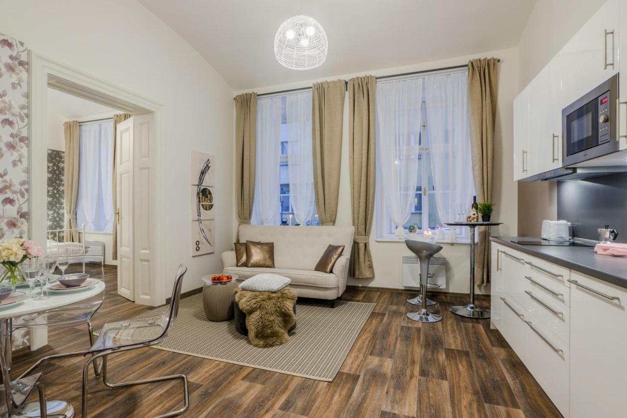 Prague Apt Near Charles Bridge By Michal&Friends Exteriör bild