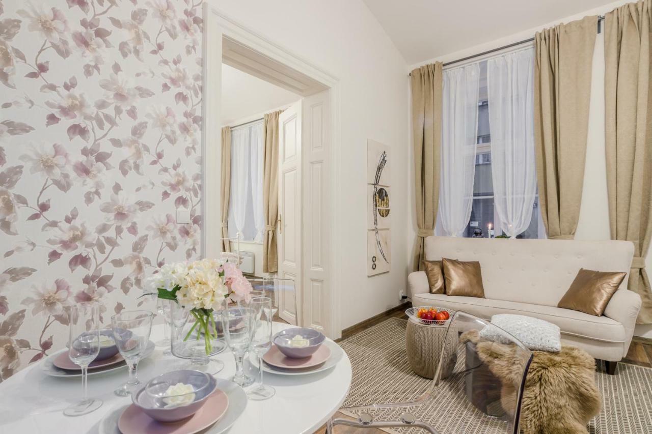 Prague Apt Near Charles Bridge By Michal&Friends Exteriör bild