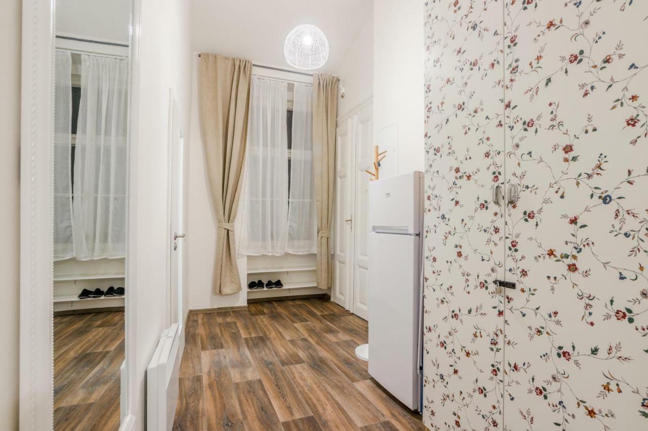 Prague Apt Near Charles Bridge By Michal&Friends Exteriör bild