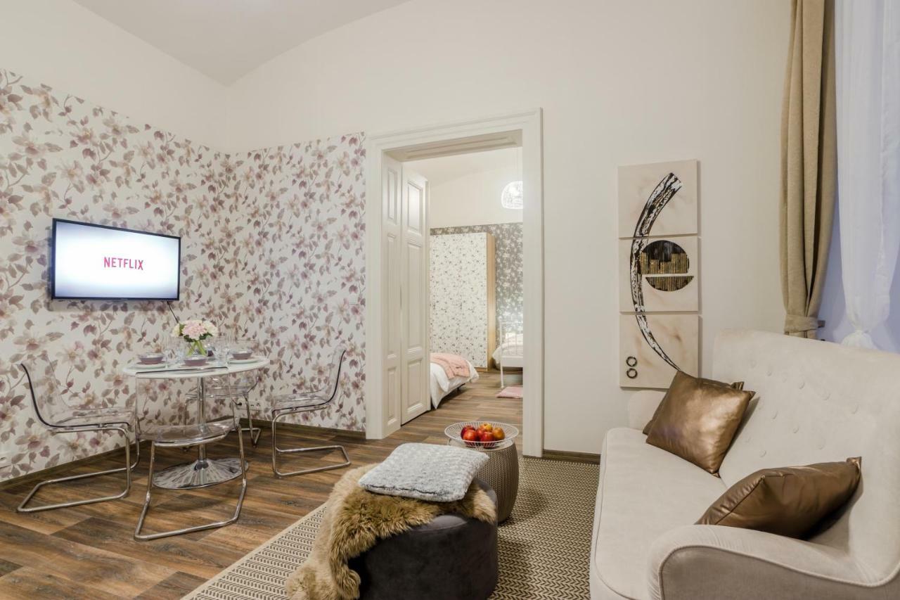 Prague Apt Near Charles Bridge By Michal&Friends Exteriör bild