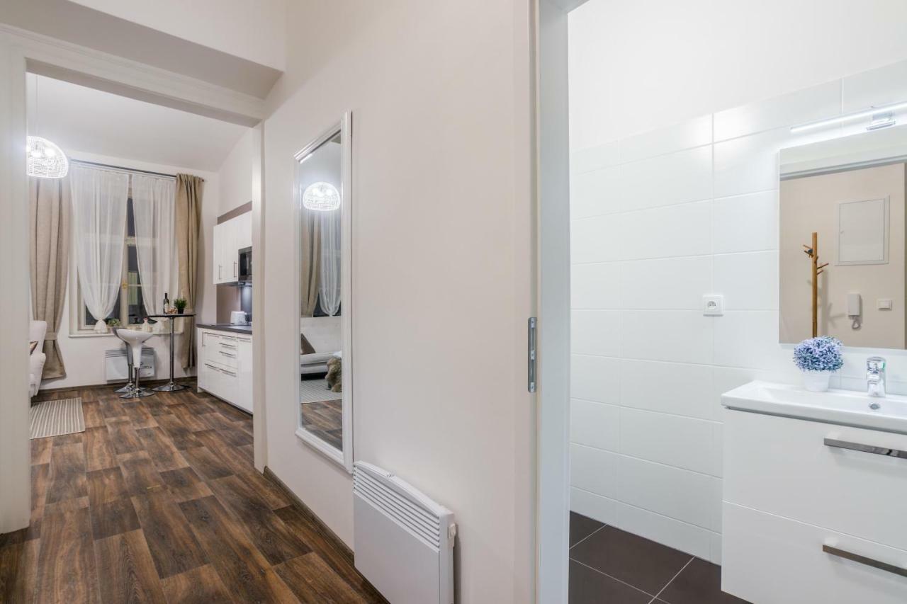 Prague Apt Near Charles Bridge By Michal&Friends Exteriör bild