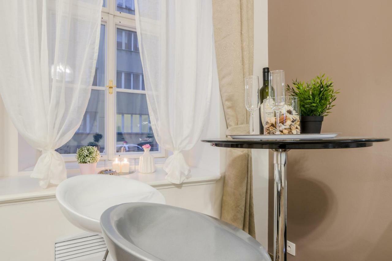 Prague Apt Near Charles Bridge By Michal&Friends Exteriör bild